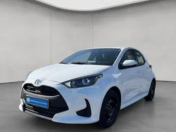 Weiß Neu 2025 Toyota Yaris Hybrid Business Edition Limousine | 21.990 € (Guter Preis)