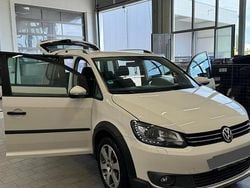 Weiß Gebraucht 2012 VW Touran Van / Kleinbus | 9.750 € (Etwas zu teuer)