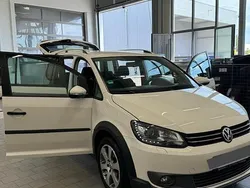Weiß Gebraucht 2012 VW Touran Van / Kleinbus | 10.750 € (Teuer)