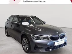 Mineralgrau metallic Gebraucht 2022 BMW 320 Sport Line Kombi | 27.390 € (Guter Preis)