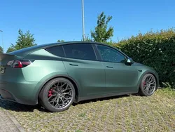 Weiß Gebraucht 2023 Tesla Model Y Long Range RWD SUV | 41.999 €