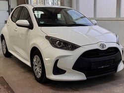 Weiß Gebraucht 2022 Toyota Yaris Comfort Limousine | 11.900 € (Guter Preis)