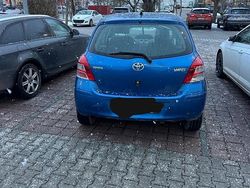 Blau Gebraucht 2011 Toyota Yaris Kleinwagen | 3.600 € (Fairer Preis)