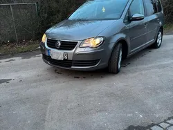 Grau Gebraucht 2009 VW Touran Van / Kleinbus | 4.800 € (Etwas zu teuer)