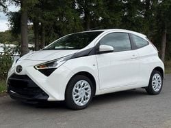 Weiß Gebraucht 2021 Toyota Aygo X-play Kleinwagen | 7.699 € (Guter Preis)