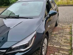 Grün Gebraucht 2017 Opel Astra Sport Kombi | 8.000 € (Guter Preis)