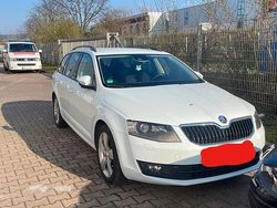 Weiß Gebraucht 2016 Skoda Octavia Style Kombi | 9.500 € (Fairer Preis)