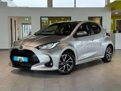 Silber Gebraucht 2023 Toyota Yaris Hybrid Team Kleinwagen | 19.995 € (Fairer Preis)