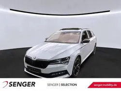 Weiß Gebraucht 2021 Skoda Superb SportLine Kombi | 35.880 €