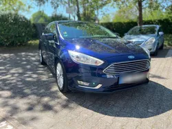 Blau Gebraucht 2016 Ford Focus Titanium Limousine | 11.700 € (Fairer Preis)
