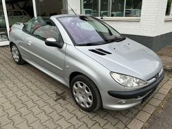 Silber Gebraucht 2003 Peugeot 206 CC Platinum Cabrio | 2.950 € (Teuer)