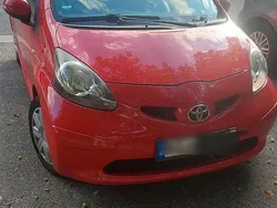 Rot Gebraucht 2007 Toyota Aygo Kleinwagen | 3.800 €