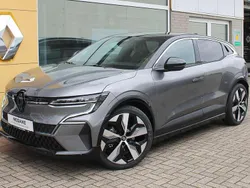 Dolomitgrau + schwarz gne Gebraucht 2024 Renault Mégane Techno Limousine | 37.450 € (Etwas zu teuer)