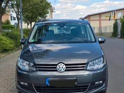 Grau Gebraucht 2021 VW Sharan Van / Kleinbus | 28.999 €