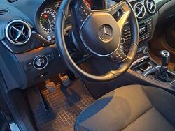 Grau Gebraucht 2015 Mercedes B180 Van / Kleinbus | 12.900 € (Fairer Preis)