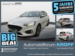 Weiß Gebraucht 2021 Ford Focus ST-Line Limousine | 16.912 € (Fairer Preis)