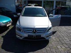 Silber Gebraucht 2012 Mercedes B200 Edition 1 Van / Kleinbus | 12.300 € (Fairer Preis)