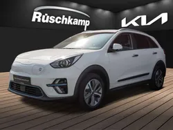 Weiss Gebraucht 2022 Kia e-Niro 3 SUV | 24.670 € (Fairer Preis)