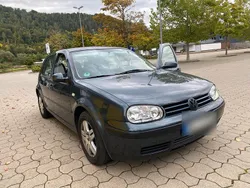 Grau Gebraucht 2002 VW Golf IV Kleinwagen | 2.450 €