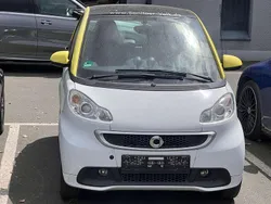 Weiß Gebraucht 2016 Smart ForTwo Electric Drive Coupé | 3.990 €