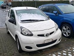 Weiß Gebraucht 2010 Toyota Aygo Kleinwagen | 650 €