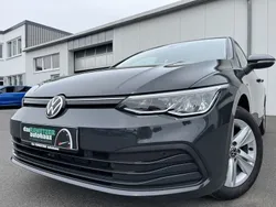 Grau Gebraucht 2020 VW Golf VIII Life Limousine | 18.860 € (Fairer Preis)