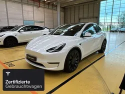 Pearl white multicoat Gebraucht 2024 Tesla Model Y Performance SUV | 43.500 € (Guter Preis)