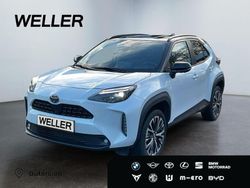 Platinum weiß metallic / schwarz Gebraucht 2024 Toyota Yaris Hybrid Advance | 30.980 € (Etwas zu teuer)