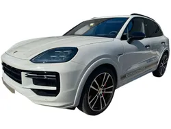 Grau Gebraucht 2024 Porsche Cayenne Turbo E-Hybrid SUV | 178.381 €