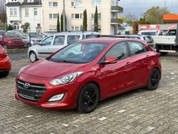 Rot Gebraucht 2016 Hyundai i30 Trend Limousine | 7.490 € (Fairer Preis)