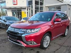 Rot Gebraucht 2019 Mitsubishi Outlander P-HEV Top SUV | 19.990 € (Guter Preis)