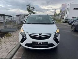 Schneeweiss Gebraucht 2014 Opel Zafira Tourer Edition Van / Kleinbus | 4.700 € (Guter Preis)