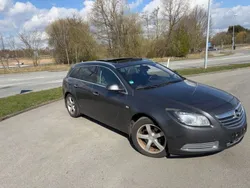 Grau Gebraucht 2011 Opel Insignia Innovation Kombi | 2.100 € (Fairer Preis)