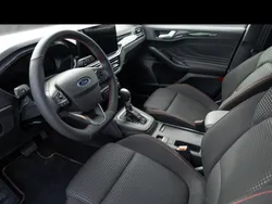 Silber Gebraucht 2024 Ford Focus Limousine | 26.199 € (Guter Preis)