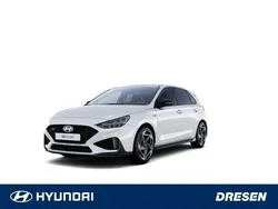 Weiß (atlas white) Neu 2025 Hyundai i30 N Line Limousine | 23.769 € (Guter Preis)