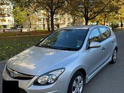 Silber Gebraucht 2011 Hyundai i30 Limousine | 5.600 € (Etwas zu teuer)