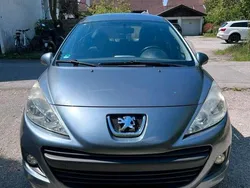 Grau Gebraucht 2012 Peugeot 207 Kombi | 2.850 €