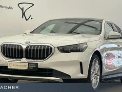 Alpinweiss Gebraucht 2024 BMW 530e Comfort Edition Limousine | 57.349 €