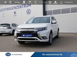 Weiß Gebraucht 2020 Mitsubishi Outlander P-HEV Top SUV | 20.860 € (Guter Preis)