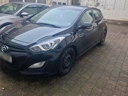 Schwarz Gebraucht 2012 Hyundai i30 Kleinwagen | 7.300 €