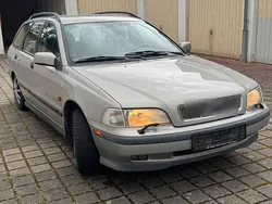 Grau Gebraucht 1996 Volvo V40 Kombi | 690 €
