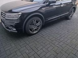 Schwarz Gebraucht 2022 VW Tiguan Allspace R-line SUV | 40.900 € (Teuer)