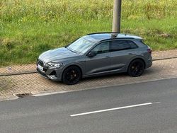 Grau Gebraucht 2022 Audi e-tron Sport SUV | 41.500 € (Teuer)