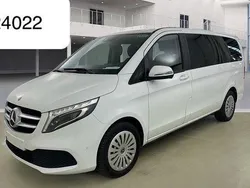 Weiß Gebraucht 2020 Mercedes V220 Van / Kleinbus | 29.950 € (Superpreis)