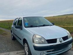 Grau Gebraucht 2004 Renault Clio II Kleinwagen | 1.000 € (Superpreis)