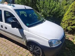 Weiß Gebraucht 2009 Opel Combo Van / Kleinbus | 1.200 € (Guter Preis)