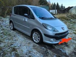 Grau Gebraucht 2010 Peugeot 1007 Premium Van / Kleinbus | 3.450 € (Fairer Preis)