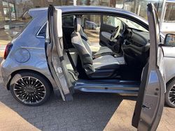 Grau Gebraucht 2023 Fiat 500e La Prima Limousine | 24.190 € (Etwas zu teuer)
