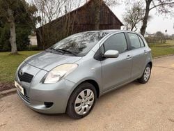 Silber Gebraucht 2006 Toyota Yaris Kleinwagen | 2.999 € (Fairer Preis)