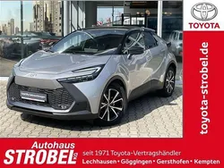 Shimmering silver metallic / dach schwarz Gebraucht 2024 Toyota C-HR Team SUV | 27.980 € (Guter Preis)